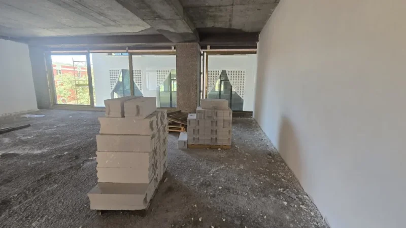 Tirane, shitet ambjent tregtar dyqan Kati 2, 148 m² 1 € (Te sahati)