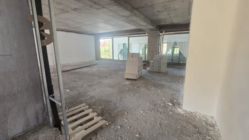 Tirane, shitet ambjent tregtar dyqan Kati 2, 148 m² 1 € (Te sahati)