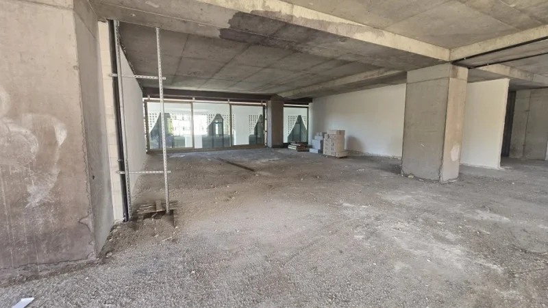 Tirane, shitet ambjent tregtar dyqan Kati 2, 148 m² 1 € (Te sahati)