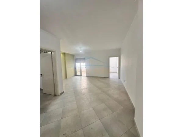Durres, jepet me qera apartament Kati 5, 96 m² 350 € 