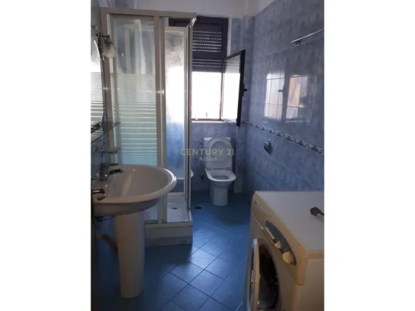 Shqiperi, jepet me qera apartament 1+1+Ballkon Kati 6, 75 m² 550 € 
