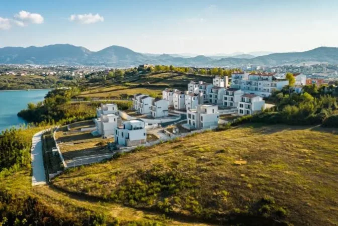 Tirane, shitet toke , 8.910 m² 1.113.750 € 