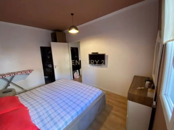 Tirane, jepet me qera apartament 2+1 Kati 2, 144 m² 600 € (Rr. Nazmi Rushiti)