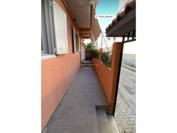 Tirane, jepet me qera apartament 2+1 Kati 2, 144 m² 600 € (Rr. Nazmi Rushiti)