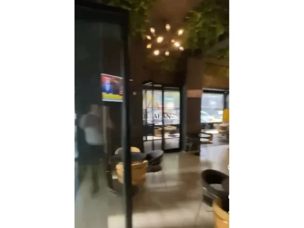 Tirane, shitet lokal Kati 0, 118 m² 320.000 € (Yzberisht)