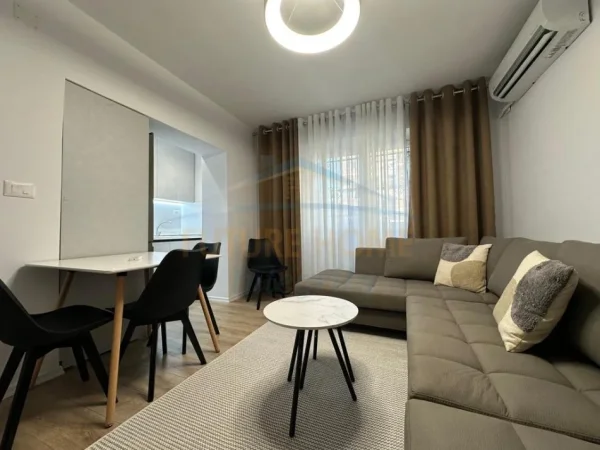 Shitet, Apartament 1+1, Rruga e Dibrës, Tiranë.