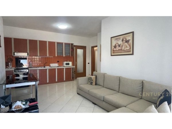 Tirane, jepet me qera apartament 2+1 Kati 3, 120 m² 600 € (Don Bosko)