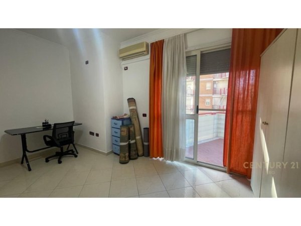 Tirane, jepet me qera apartament 2+1 Kati 3, 120 m² 600 € (Don Bosko)