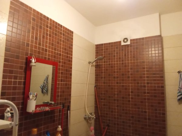 Tirane, jepet me qera apartament 2+1+Ballkon Kati 4, 96 m² 350 € (Yzberisht)