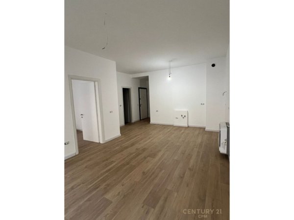 Tirane, jepet me qera zyre Kati 1, 70 m² 700 € (Komuna e Parisit)