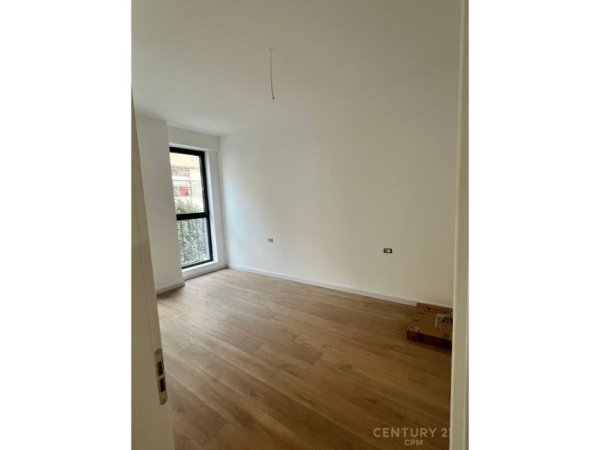 Tirane, jepet me qera zyre Kati 1, 70 m² 700 € (Komuna e Parisit)