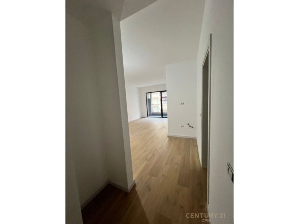 Tirane, jepet me qera zyre Kati 1, 70 m² 700 € (Komuna e Parisit)