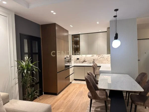 Tirane, jepet me qera apartament 2+1+Ballkon Kati 4, 120 m² 1.200 € (everest117516)