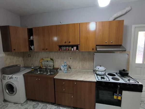 Tirane, jepet me qera shtepi 1+1 Kati 0, 60 m² 420 € (Don Bosko)