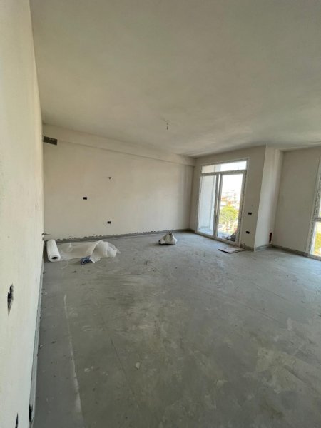 Tirane, shitet apartament 2+1 Kati 3, 229.400 € 