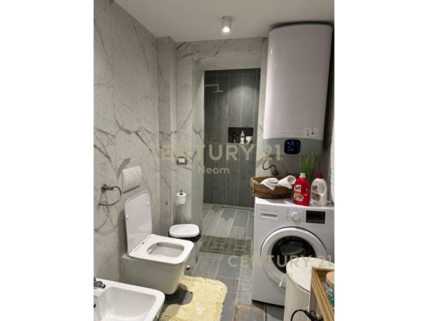 Tirane, jepet me qera apartament 2+1 Kati 1, 80 m² 650 € (Rruga Bardhyl)