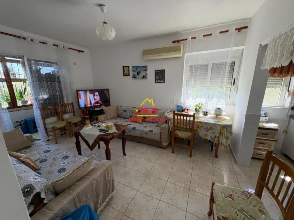 Vlore, shitet apartament 2+1+Ballkon Kati 2, 75 m² 75.000 € (Rruga Enver Jaho)