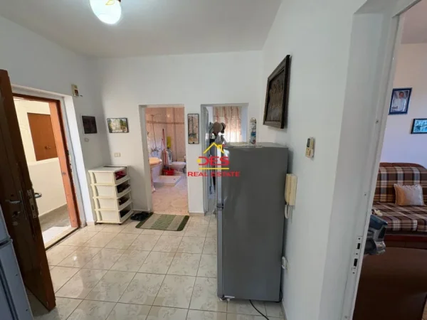 Vlore, shitet apartament 2+1+Ballkon Kati 2, 75 m² 75.000 € (Rruga Enver Jaho)