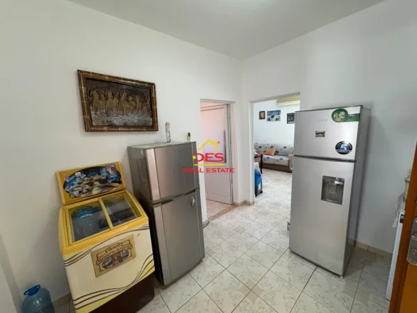 Vlore, shitet apartament 2+1+Ballkon Kati 2, 75 m² 75.000 € (Rruga Enver Jaho)