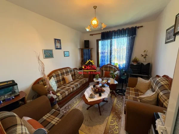 Vlore, shitet apartament 2+1+Ballkon Kati 2, 75 m² 75.000 € (Rruga Enver Jaho)