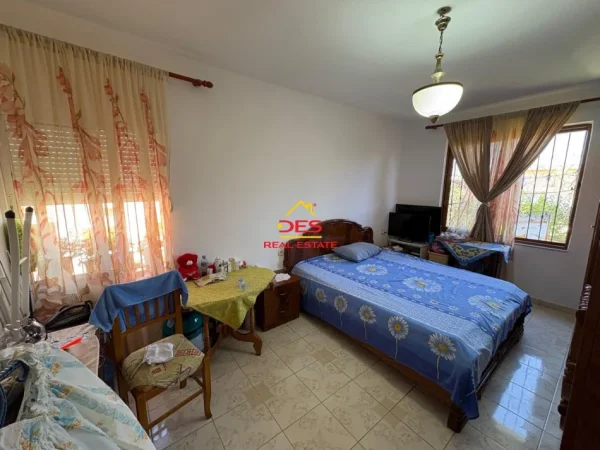 Vlore, shitet apartament 2+1+Ballkon Kati 2, 75 m² 75.000 € (Rruga Enver Jaho)