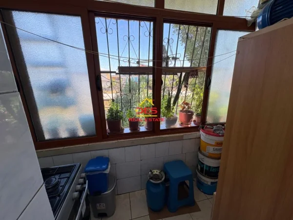 Vlore, shitet apartament 2+1+Ballkon Kati 2, 75 m² 75.000 € (Rruga Enver Jaho)