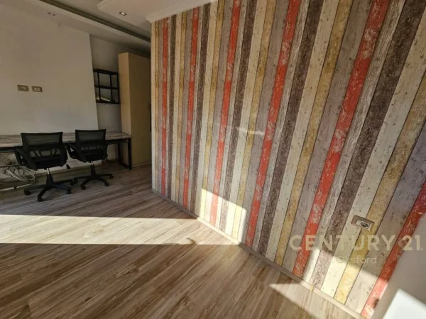 Tirane, jap me qera ambjent biznesi Kati 1, 84 m² 650 € (Xhamlliku)