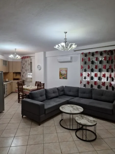 Tirane, jepet me qera zyre , 120 m² 1.300 € 