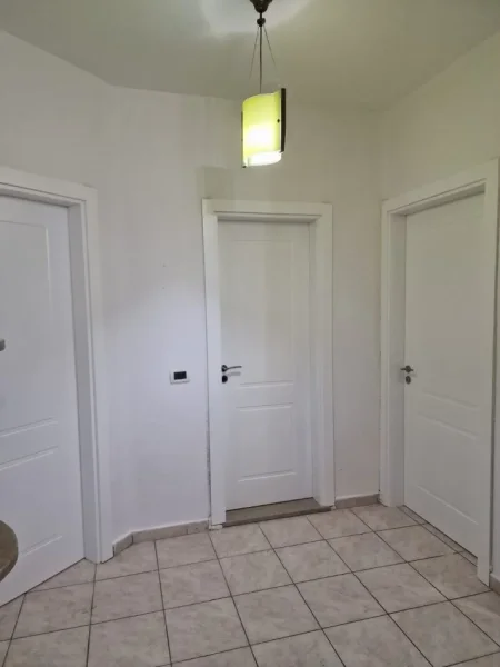 Tirane, jepet me qera zyre , 120 m² 1.300 € 