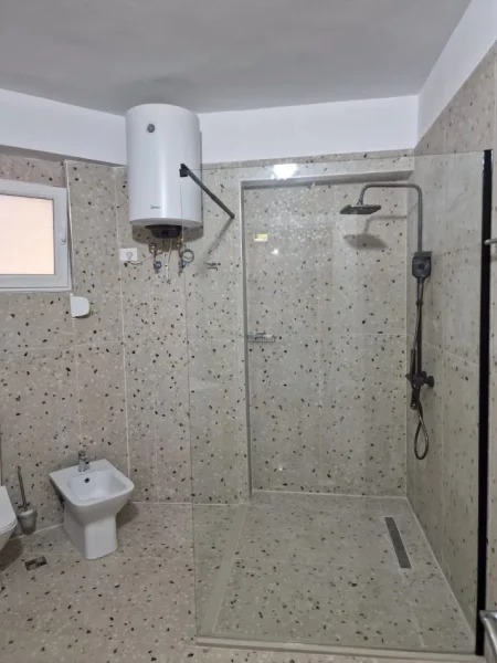 Tirane, jepet me qera zyre , 120 m² 1.300 € 