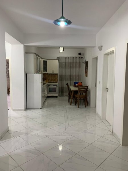 Tirane, jepet me qera shtepi 3+1+Ballkon , 140 m² 650 € (Selite)