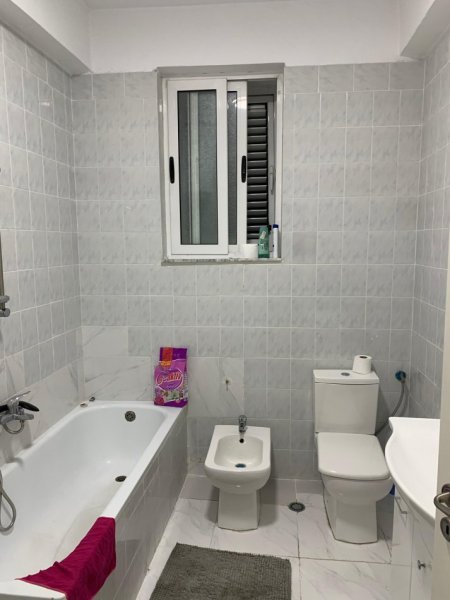 Tirane, jepet me qera shtepi 3+1+Ballkon , 140 m² 650 € (Selite)