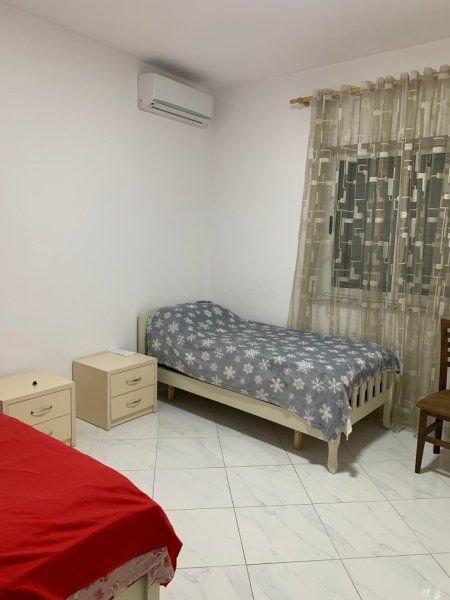 Tirane, jepet me qera shtepi 3+1+Ballkon , 140 m² 650 € (Selite)