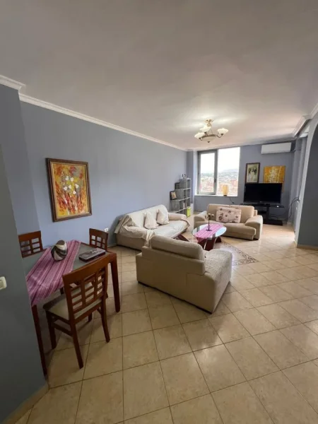 Tirane, jepet me qera apartament 2+1 Kati 10, 115 m² 1.200 € (Qender)