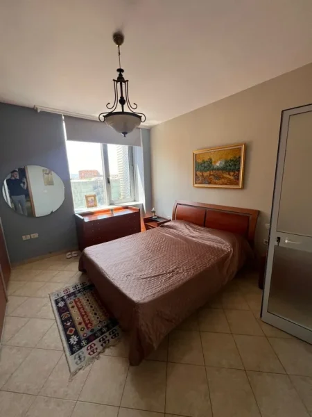 Tirane, jepet me qera apartament 2+1 Kati 10, 115 m² 1.200 € (Qender)