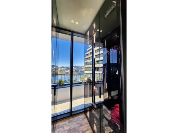 Tirane, jepet me qera apartament 3+1 Kati 7, 165 m² 2.500 € (Lake View)