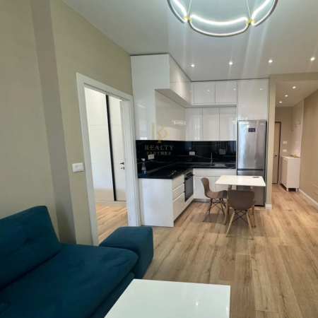 Tirane, jap me qera apartament 2+1 Kati 5, 120 m² 700 € (Bulevardi i Ri)