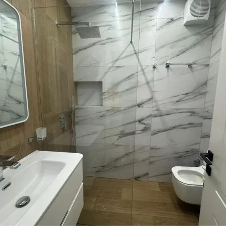 Tirane, jap me qera apartament 2+1 Kati 5, 120 m² 700 € (Bulevardi i Ri)