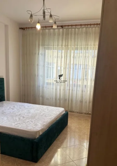 Tirane, jepet me qera apartament 2+1 Kati 4, 750 m² 750 € (KOMUNA E PARISIT)