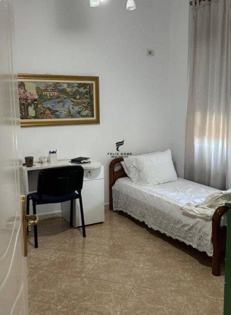 Tirane, jepet me qera apartament 2+1 Kati 4, 750 m² 750 € (KOMUNA E PARISIT)