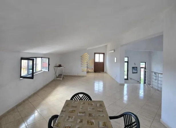 Shqiperi, shitet Vile 3+1+Ballkon Kati 3, 450 m² 225.000 € (Kavaje, Lagjja Merhorve)