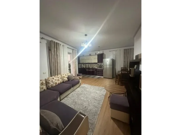 Tirane, jepet me qera apartament 2+1+Ballkon Kati 2, 101 m² 450 € (DREAM117969)