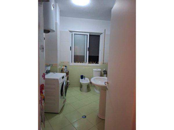 Tirane, jepet me qera apartament 2+1+Ballkon Kati 2, 101 m² 450 € (DREAM117969)