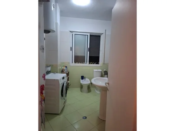 Tirane, jepet me qera apartament 2+1+Ballkon Kati 2, 101 m² 450 € (DREAM117969)