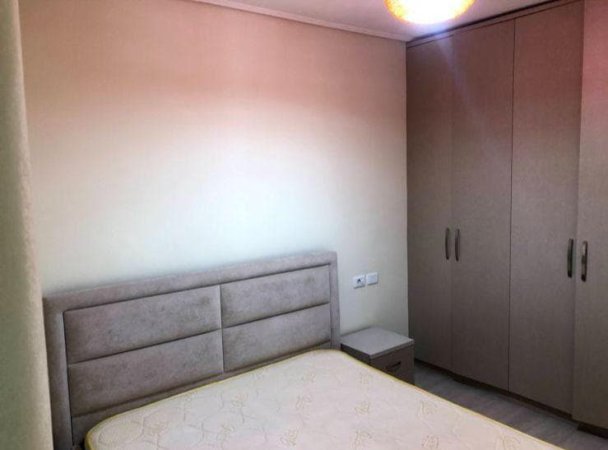 Tirane, jepet me qera apartament 1+1+Ballkon Kati 3, 75 m² 500 € (bulevardi gjergj fishta)