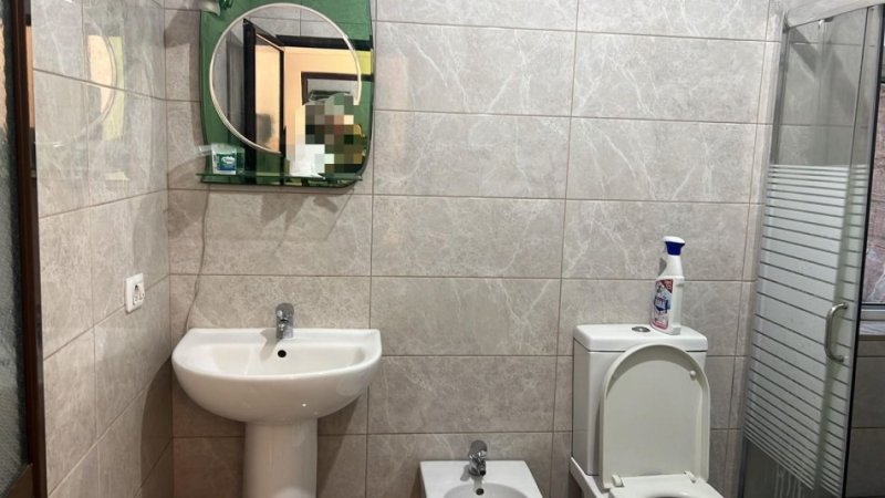 Tirane, jepet me qera apartament 1+1+Ballkon Kati 3, 75 m² 500 € (bulevardi gjergj fishta)
