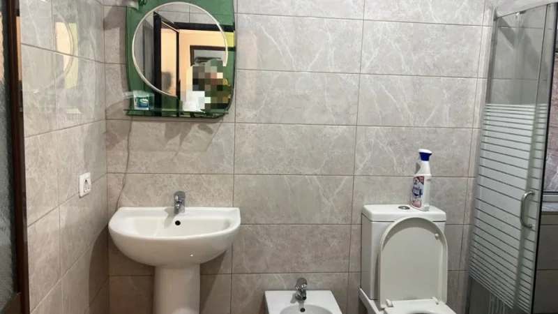Tirane, jepet me qera apartament 1+1+Ballkon Kati 3, 75 m² 500 € (bulevardi gjergj fishta)