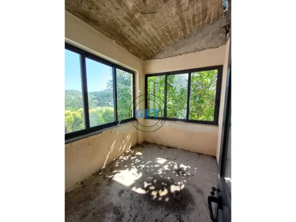 Durres, shitet shtepi Kati 3, 351 m² 130.000 € (Rruga Aleksander Goga)