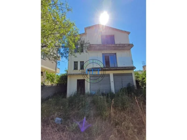 Durres, shitet shtepi Kati 3, 351 m² 130.000 € (Rruga Aleksander Goga)