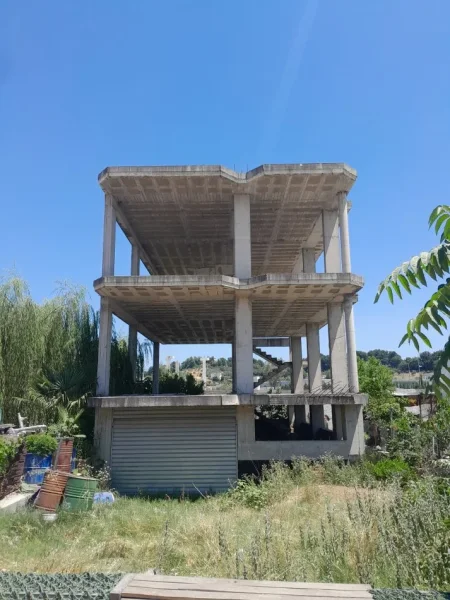 Shitet , Ndërtesë 3-Katëshe, Kashar,Tirane. AREA54723